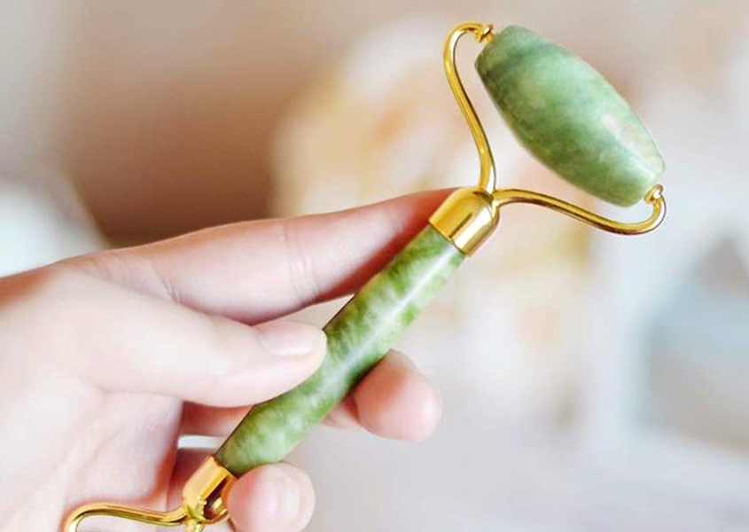 Jade Facial Roller-اداة مساج الوجه Jade Facial Roller-اداة مساج الوجه Beauty tools Jade Facial Roller-اداة مساج الوجه Jade Facial Roller-اداة مساج الوجه Beauty tools